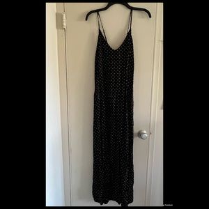 Polka dot v neck maxi dress
